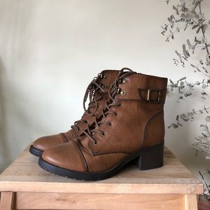 Combat style boots